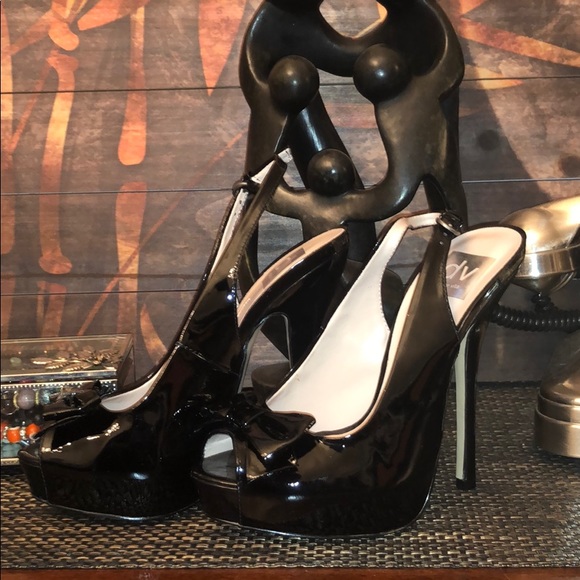 Sexy and Flirty Sling Back & Peep Toe Heel! - Picture 4 of 10